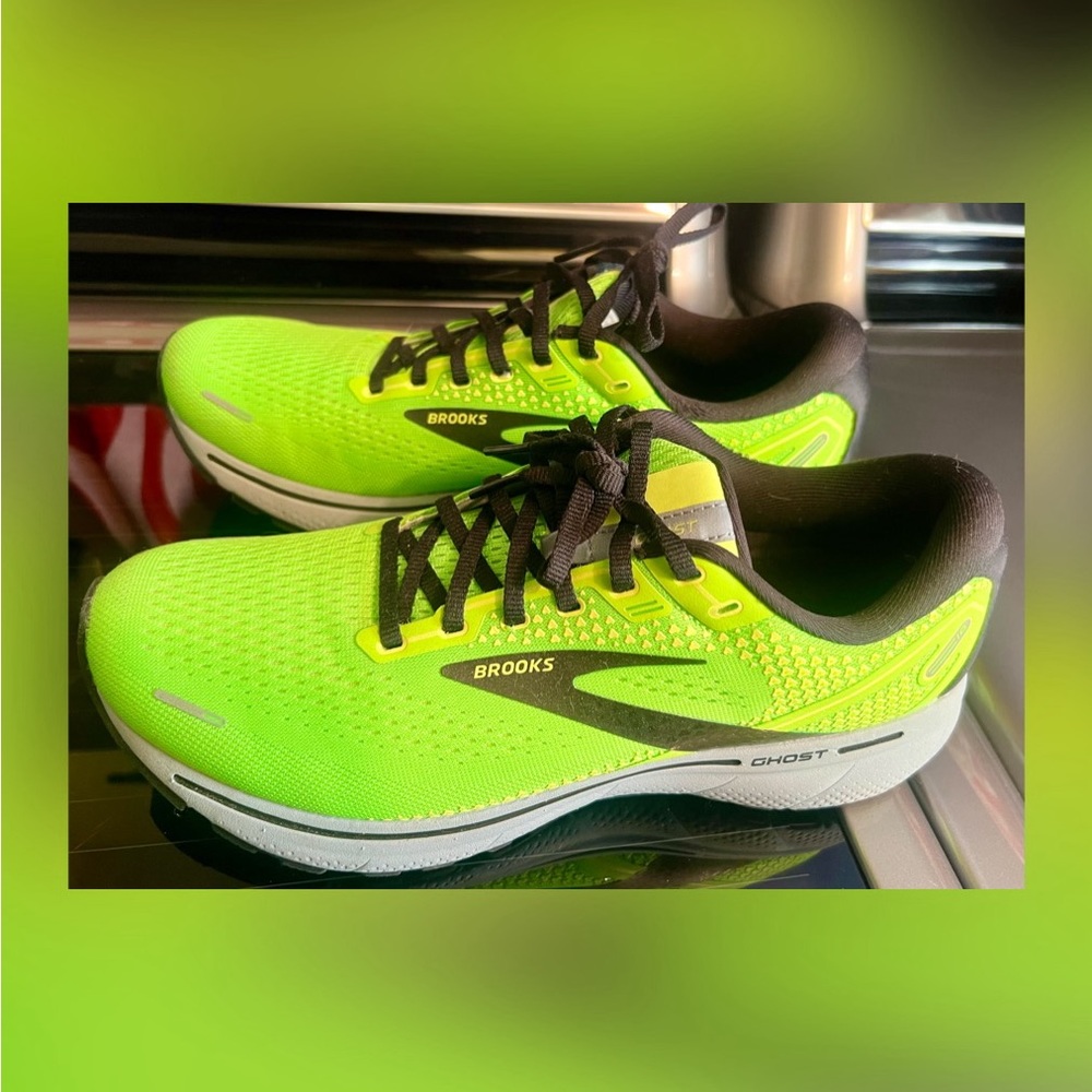 *SOLD* on dif. Site. Men’s 9.5 green brooks ghost sneakers. Worn a few times.